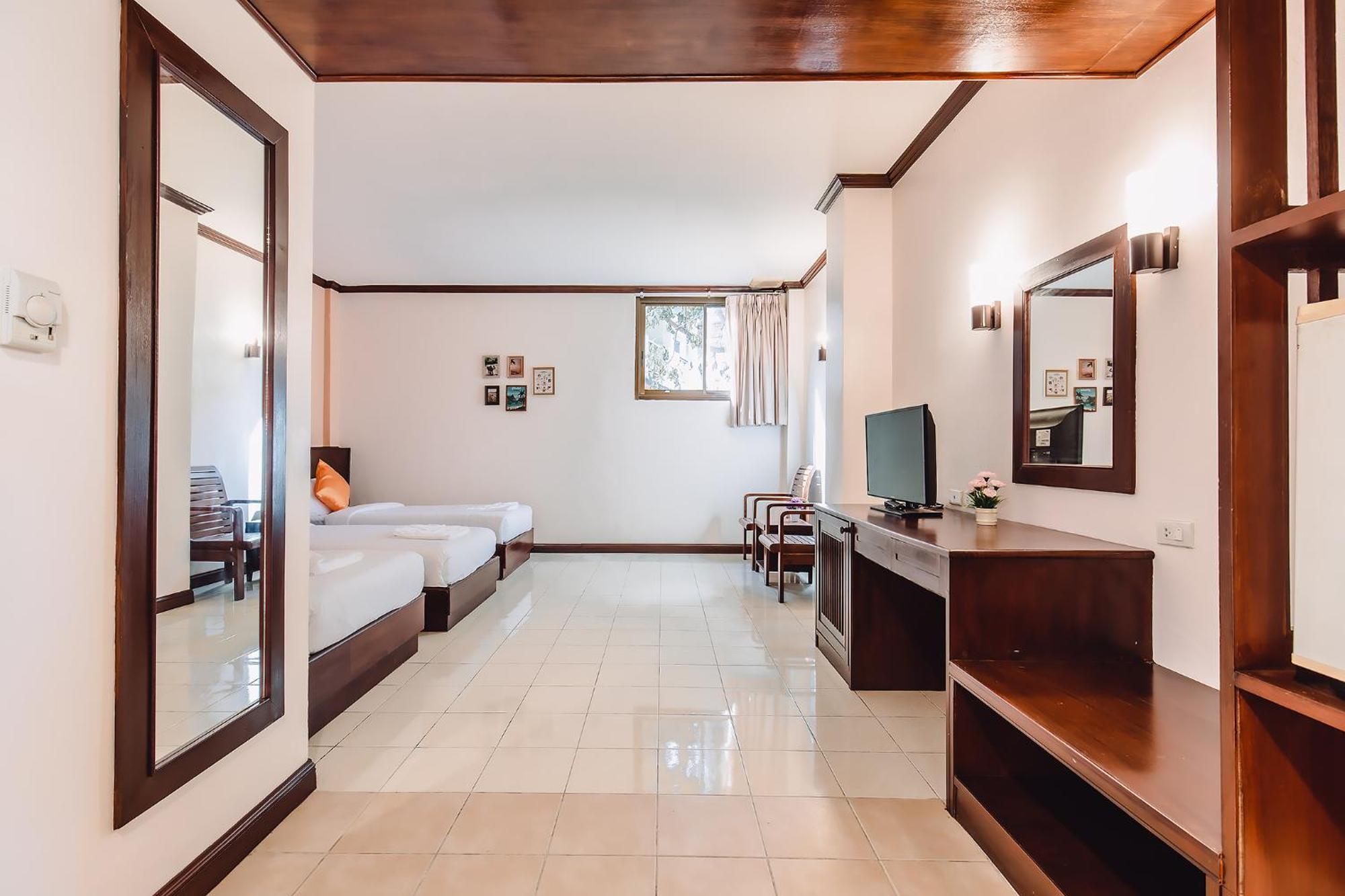 Bauman-Ville Hotel Patong Exterior photo