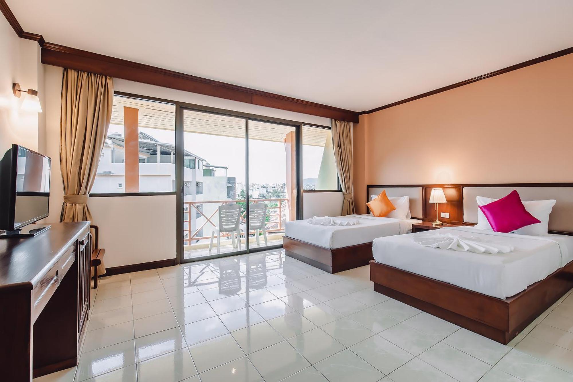 Bauman-Ville Hotel Patong Exterior photo