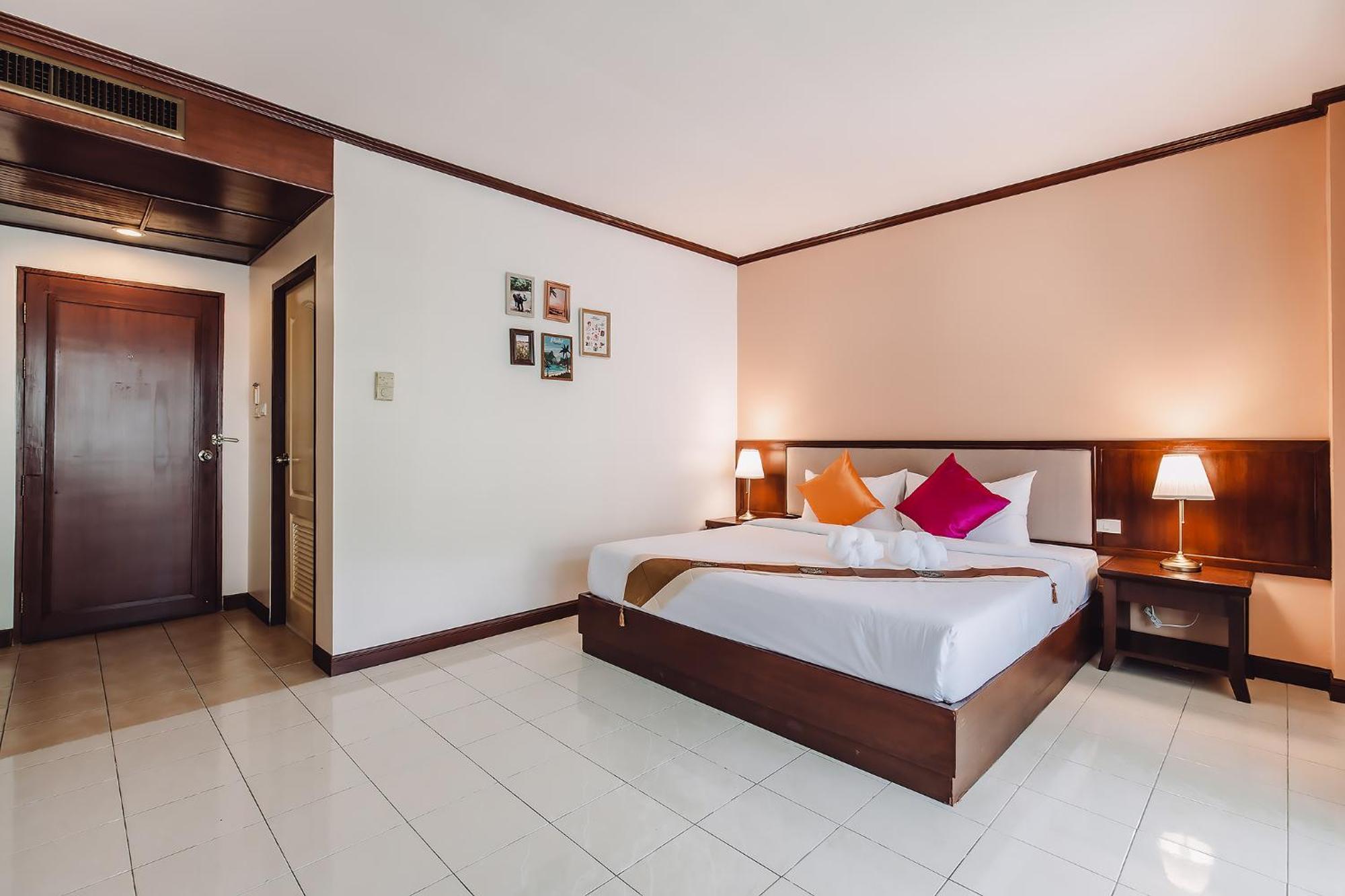 Bauman-Ville Hotel Patong Exterior photo