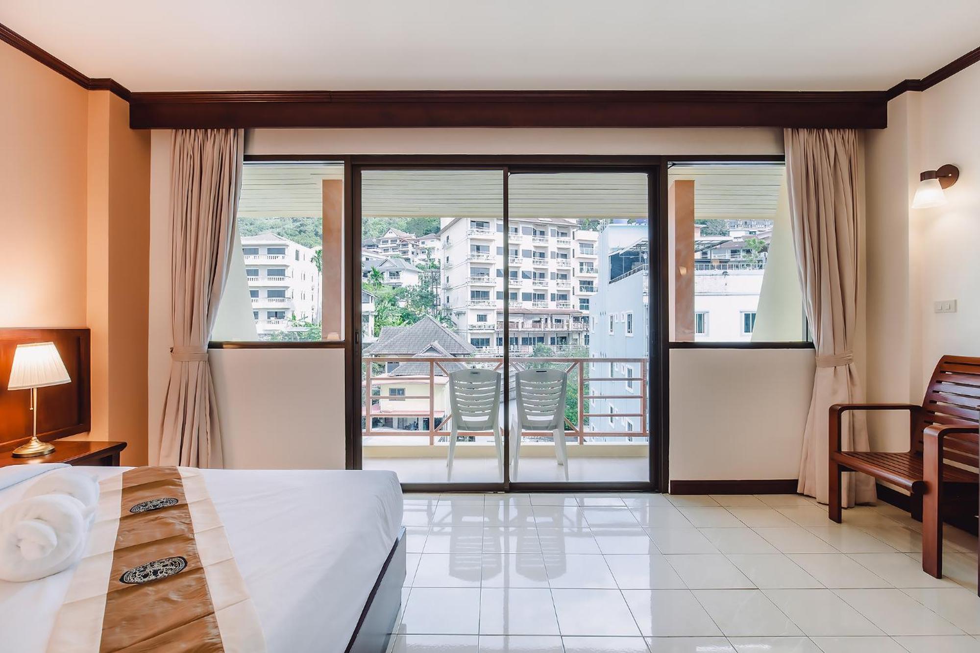 Bauman-Ville Hotel Patong Exterior photo