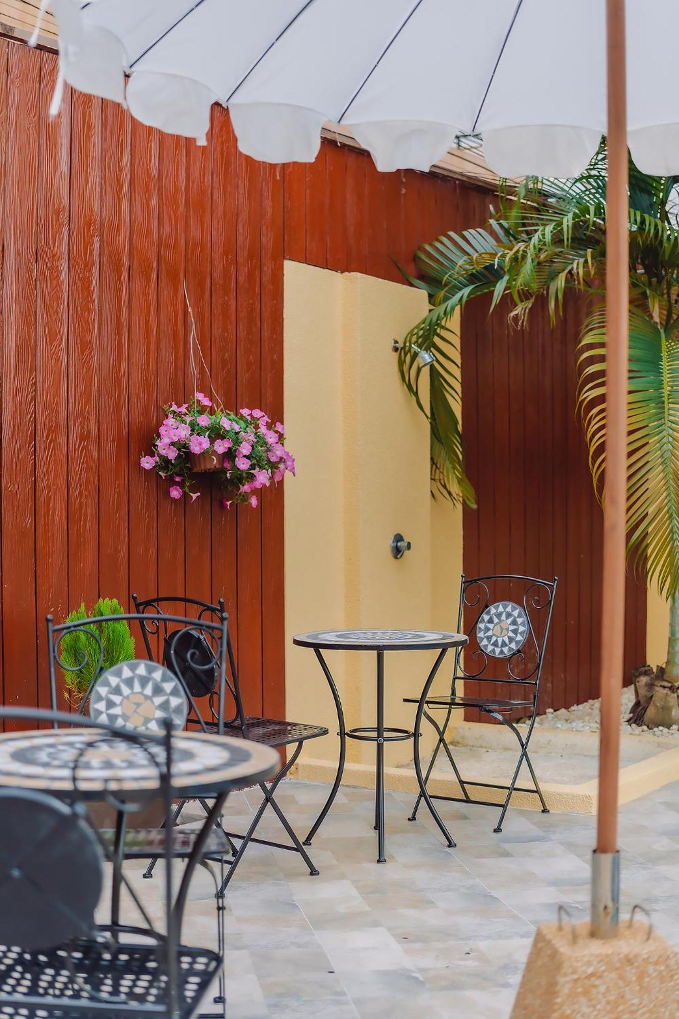 Bauman-Ville Hotel Patong Exterior photo